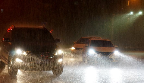 長途租車(chē)旅行要特别注意大(dà)雨天的安全